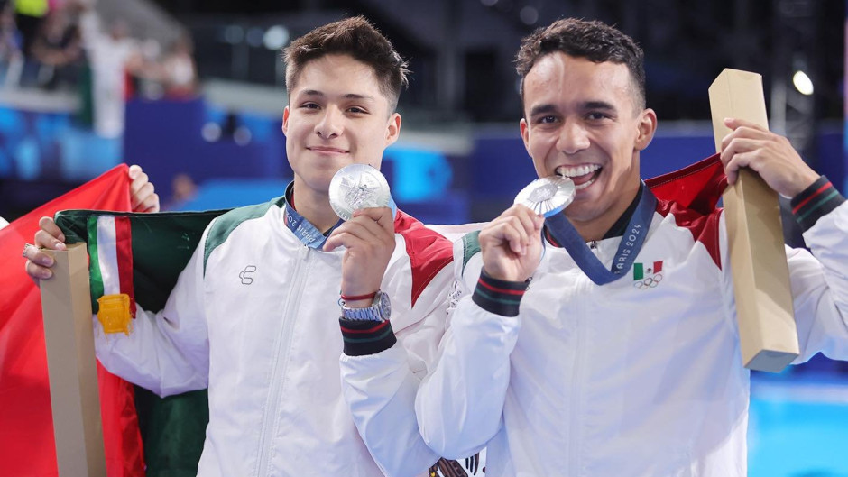 Osmar Olvera y Juan Celaya logran medalla de plata para México en clavados de París 2024