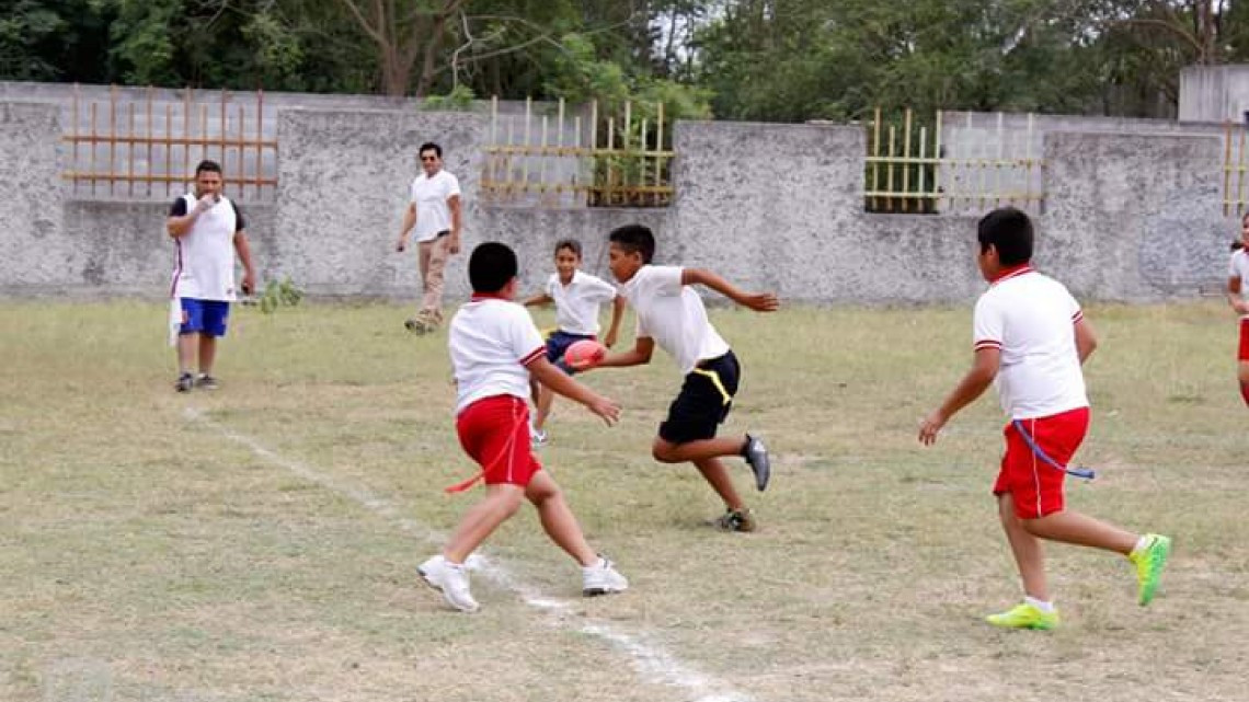 Alcalde supervisa avance de equipos del torneo de Tochito Bandera 2017