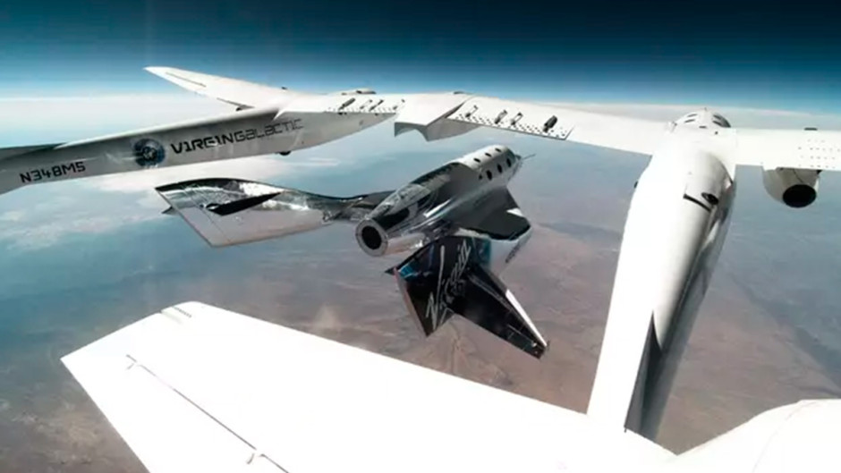 Virgin Galactic lanza su primer vuelo comercial al espacio