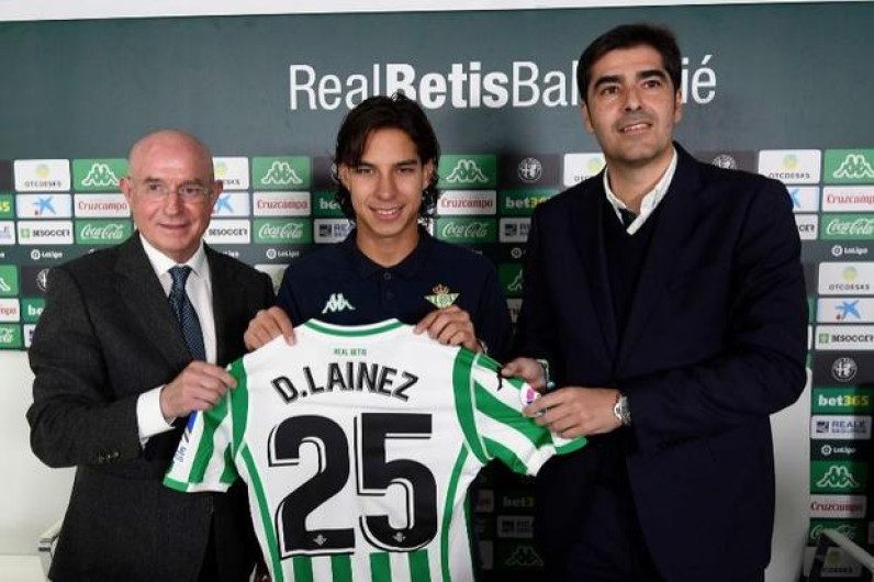 Diego Lainez es presentado oficialmente como jugador del Real Betis