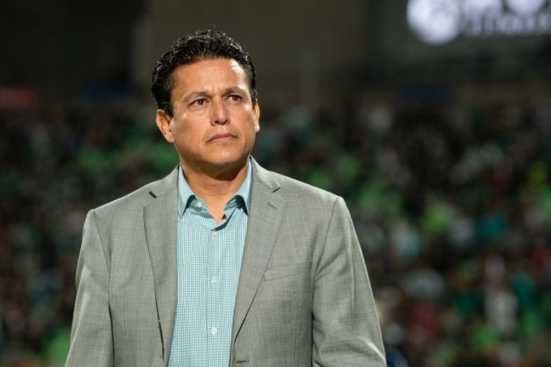 Salvador Reyes deja de ser técnico de Santos Laguna