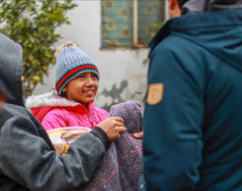 A pesar del frío atenazante reciben familias a Carlos Peña Ortiz