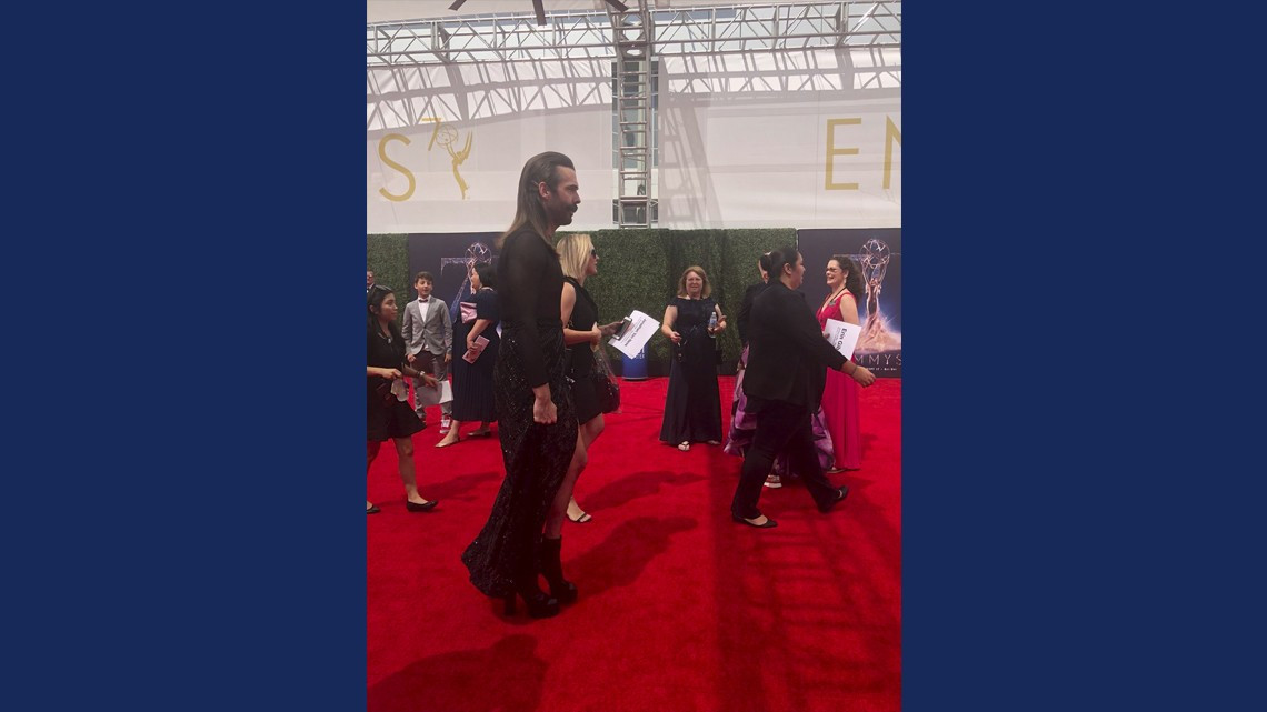 El fabuloso look de Jonathan Van Ness para los Emmys