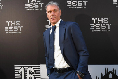 Insiste Van Basten en probar el fútbol sin ‘fuera de juego’