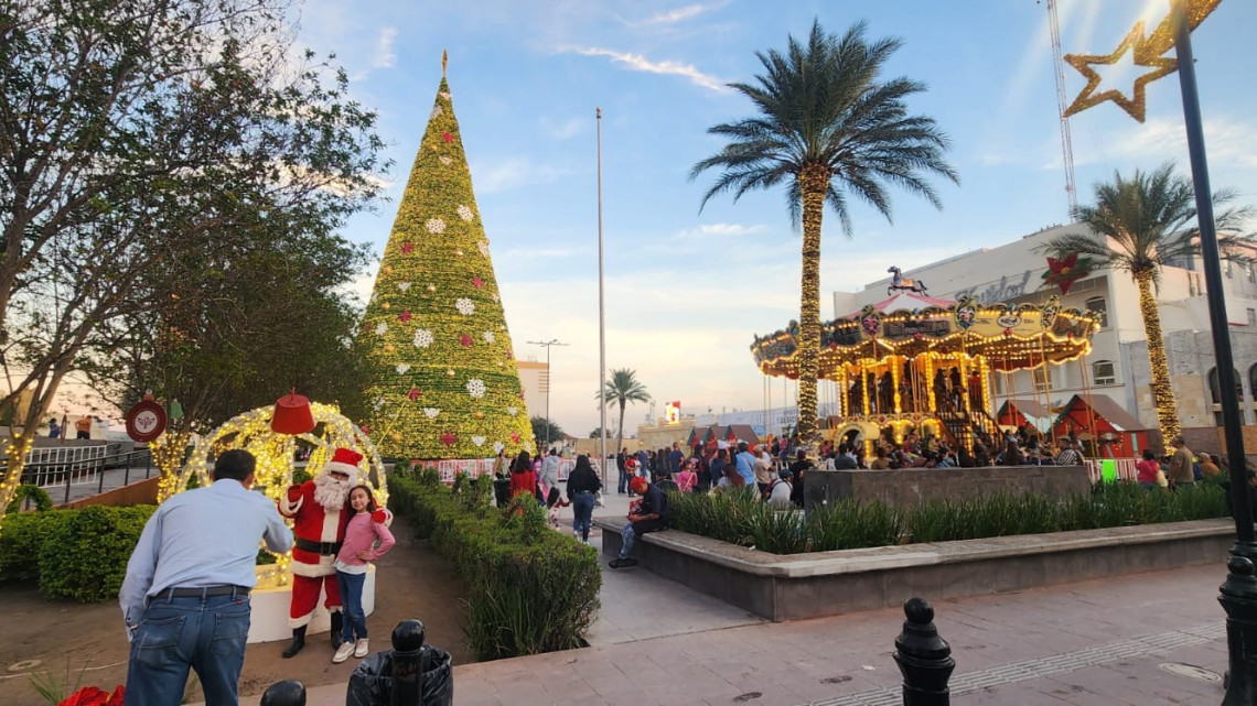 El Alcalde Carlos Peña Ortiz te invita a disfrutar el espíritu navideño en la plaza principal de Reynosa