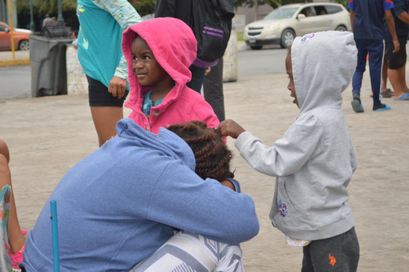 Piden ropa de invierno para ayudar a migrantes de albergues
