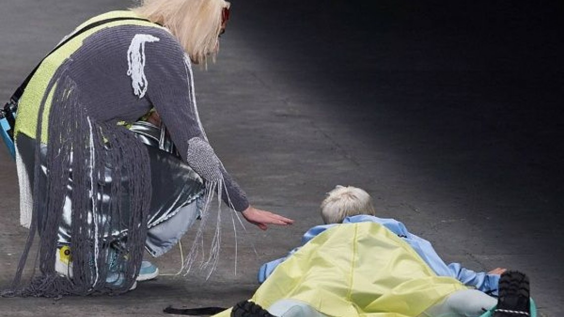 Muere modelo en plena pasarela durante la semana de la moda en Brasil