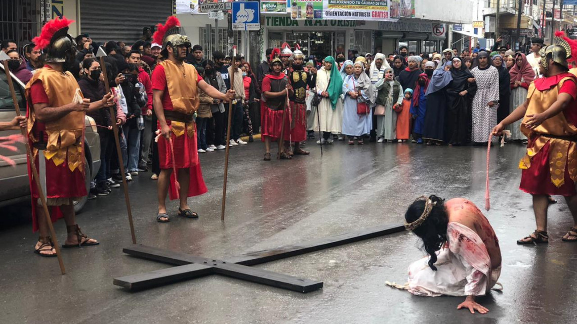 Ni el frío y la lluvia frenaron viacrucis