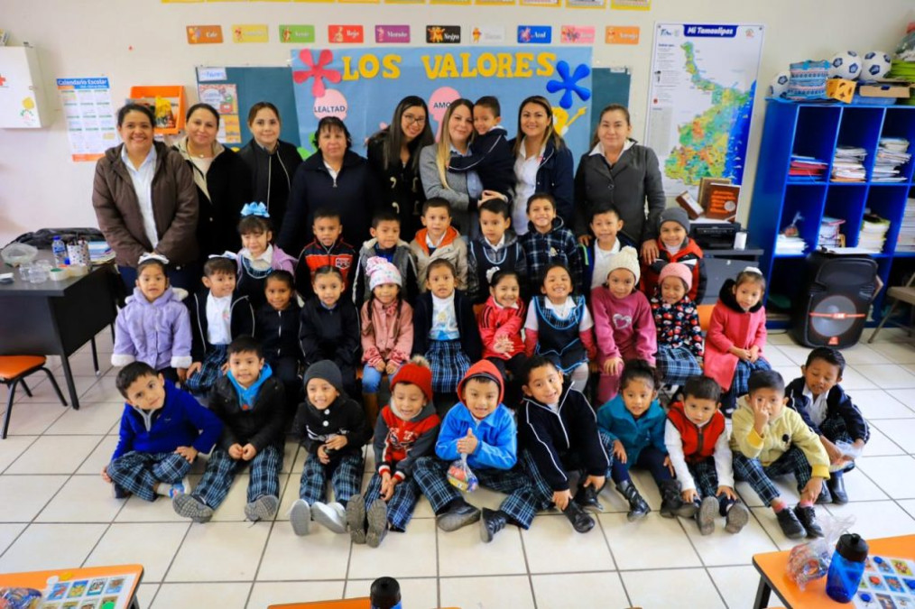 Refuerza Alma Laura Hernández Amparán los valores en CAICS