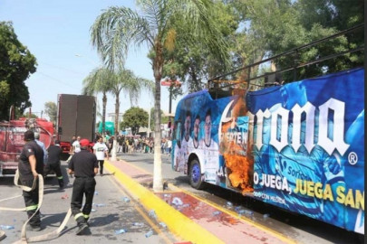 Se quema autobús con que Santos festejaría campeonato