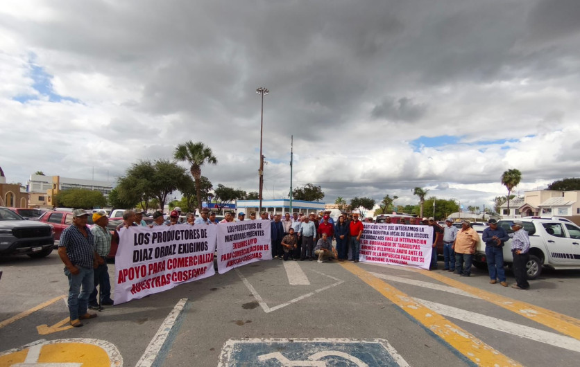 Agricultores se suman al paro nacional por la crisis del campo