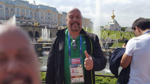 Perro Bermúdez pide ayuda para arreglar foto “versallesca” y le llueven memes 