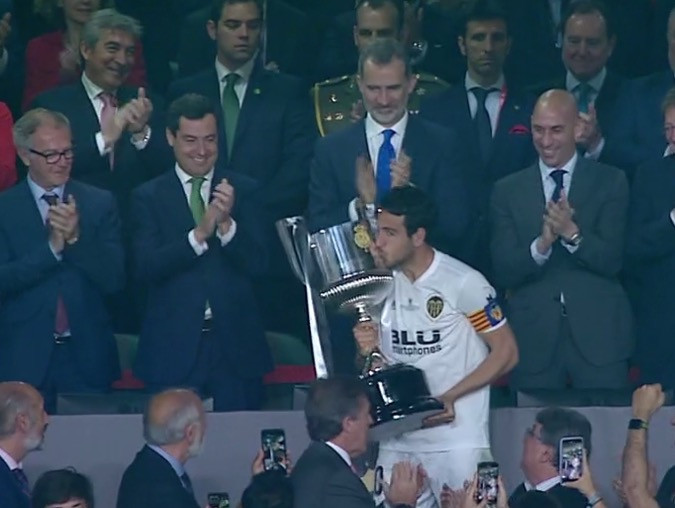 El Valencia gana su octava Copa del Rey al imponerse al Barcelona