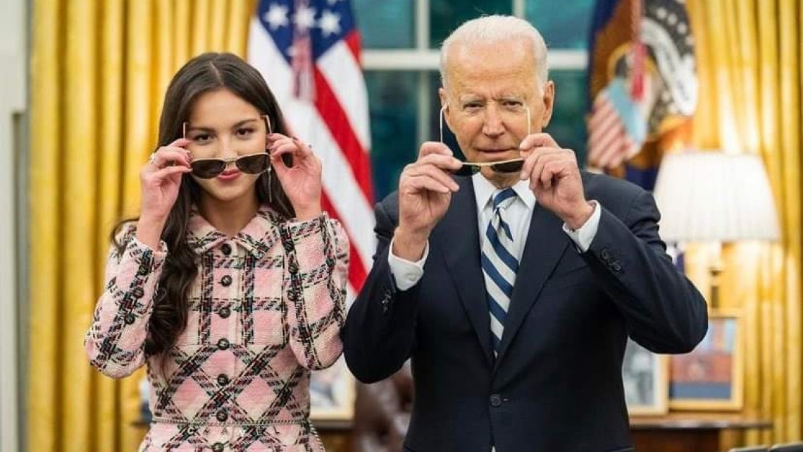 Olivia Rodrigo se alía con Biden para promover vacunación contra covid-19