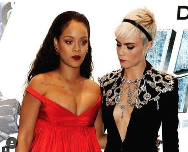 Cara se impresiona con escote de Rihanna 