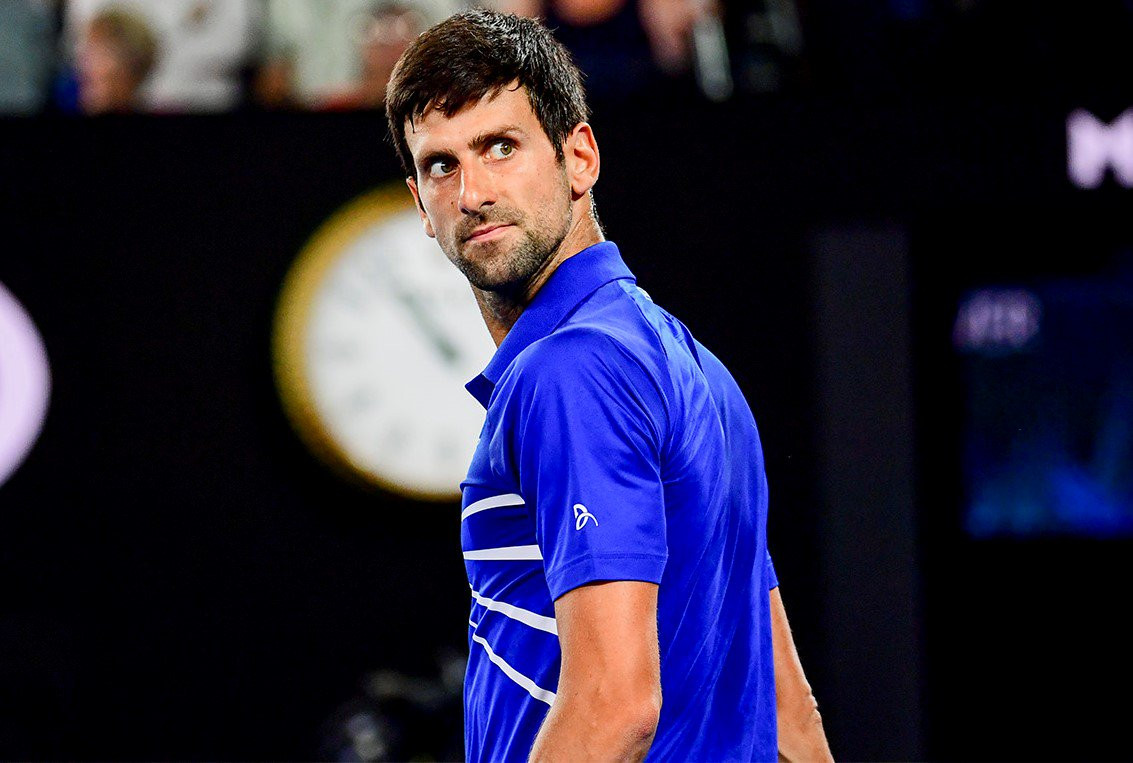 Novak Djokovic vence a Jo-Wilfried Tsonga en tres sets