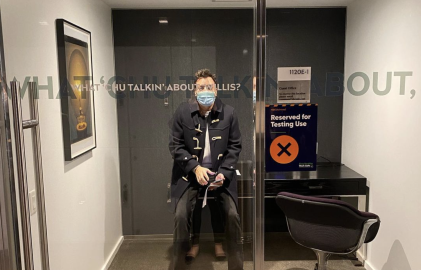 Jimmy Fallon da positivo a COVID-19