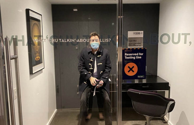 Jimmy Fallon da positivo a COVID-19