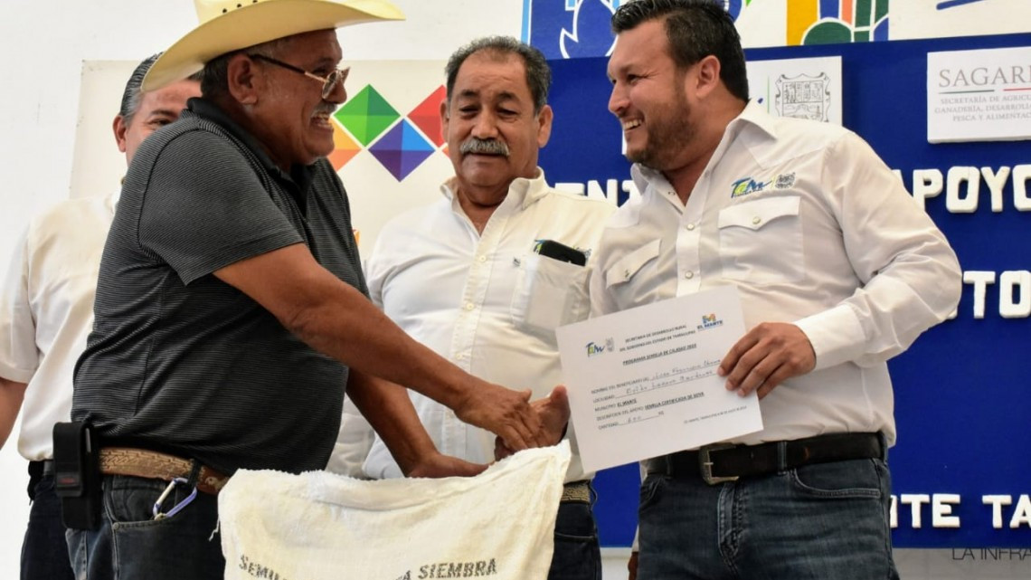 Productores de El Mante son beneficiados con la entrega de semilla de soya