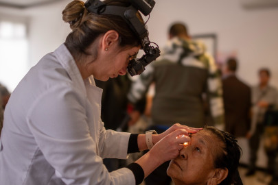 Alcalde Carlos Peña Ortiz beneficia a ciudadanos con 100 cirugías de cataratas