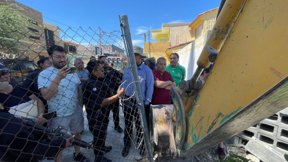 Se agudiza conflicto entre padres de familia y vecinos por obra en CAM