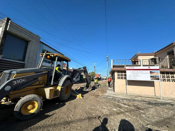 Beneficia Alcalde Carlos Peña Ortiz a vecinos de La Cima con pavimentación hidráulica