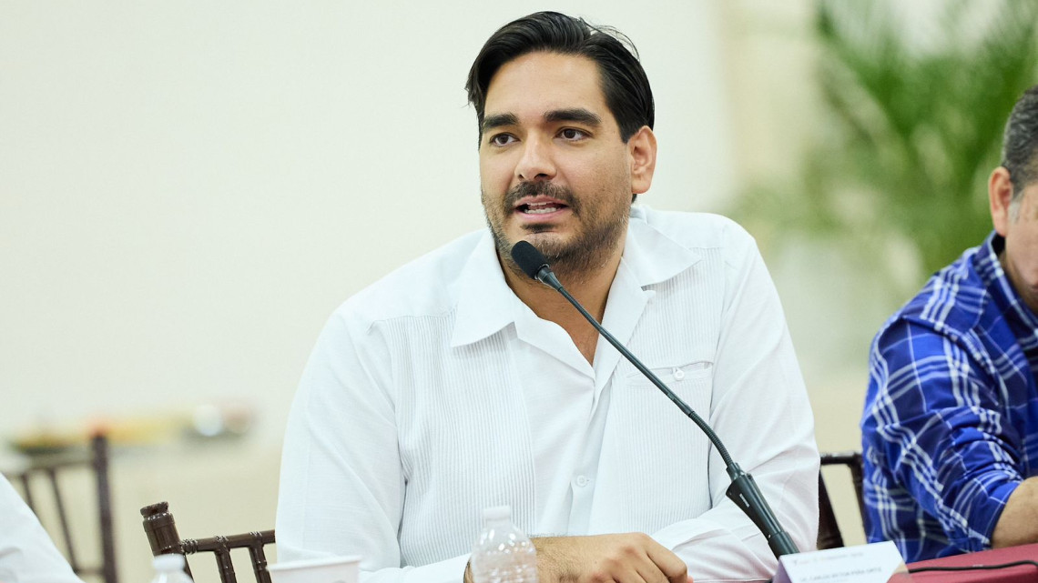 Gobernador Américo Villarreal Anaya y Alcalde Carlos Peña Ortiz en Mesa de Construcción de la Paz 