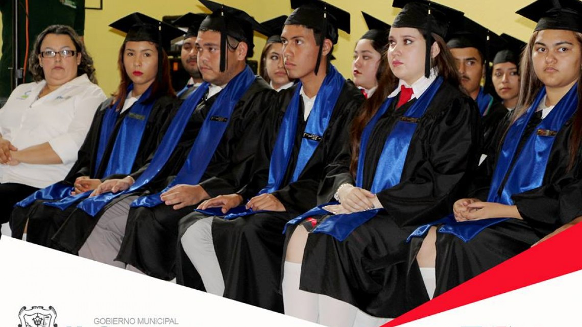 Alumnos del Cobat se gradúan