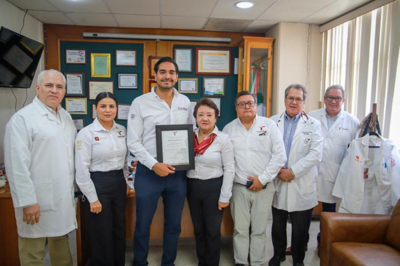 Reconocen médicos del Hospital General a Alcalde de Reynosa 