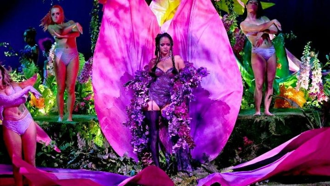 Rosalía y Rihanna conquistaron el desfile de lencería de Savage x Fenty 