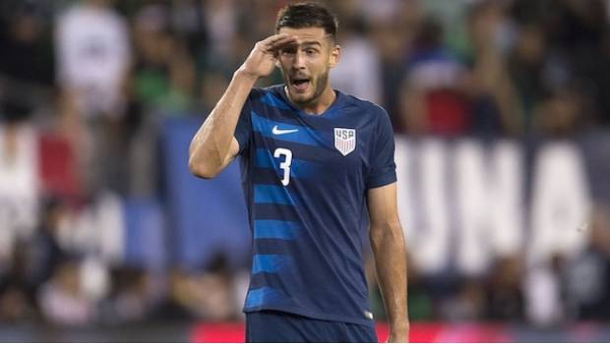 Matt Miazga también le agarró los genitales a su rival en un partido