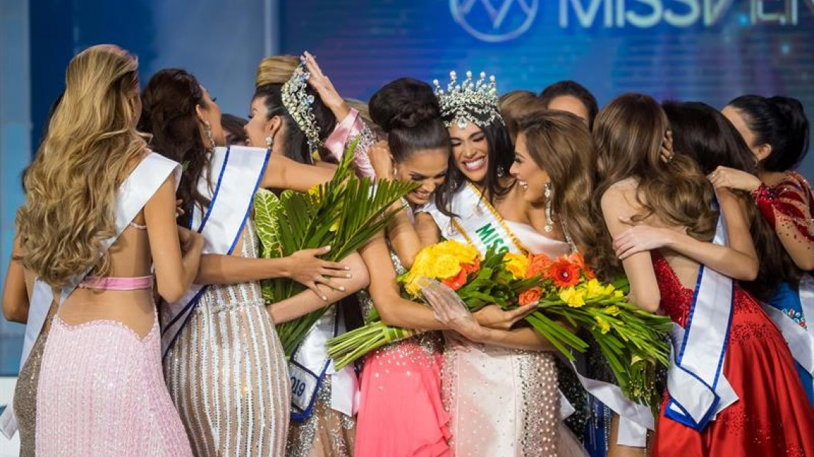 Thalia Olvino es coronada como Miss Venezuela