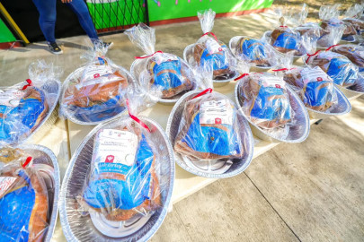 Llevó Carlos Peña Ortiz espíritu navideño a la colonia Manuel Tárrega 