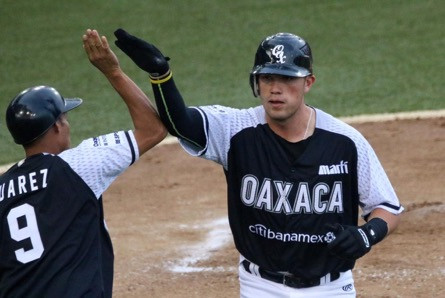 Guerreros domina a Olmecas en serie inaugural del beisbol mexicano