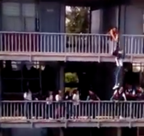 Estudiante se avienta del segundo piso de secundaria 