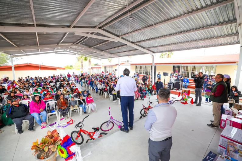 Imparable sábado de Posada Navideña con Carlos Peña Ortiz en Los Cavazos