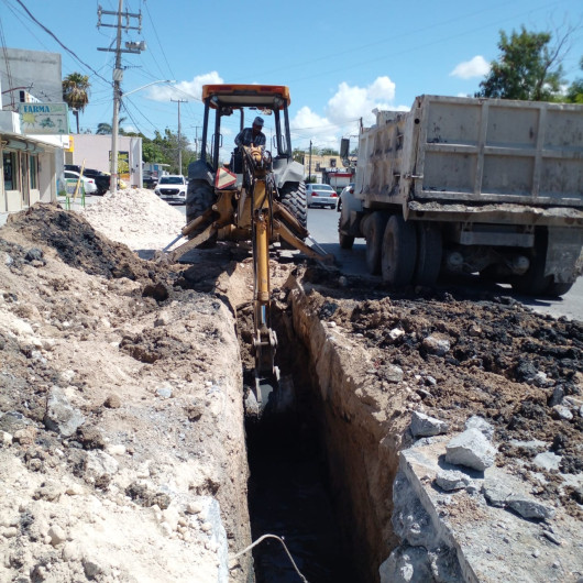 Inició COMAPA rehabilitación de drenaje sanitario en Las Cumbres