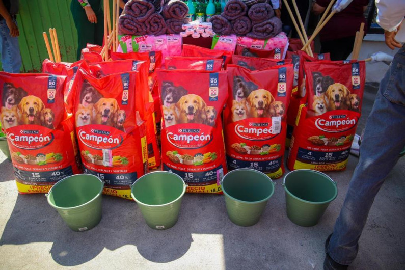 Entregan donación a Antirrábico 