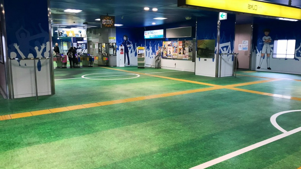 Iniesta inaugura una estación de metro dedicada a Oliver y Benji