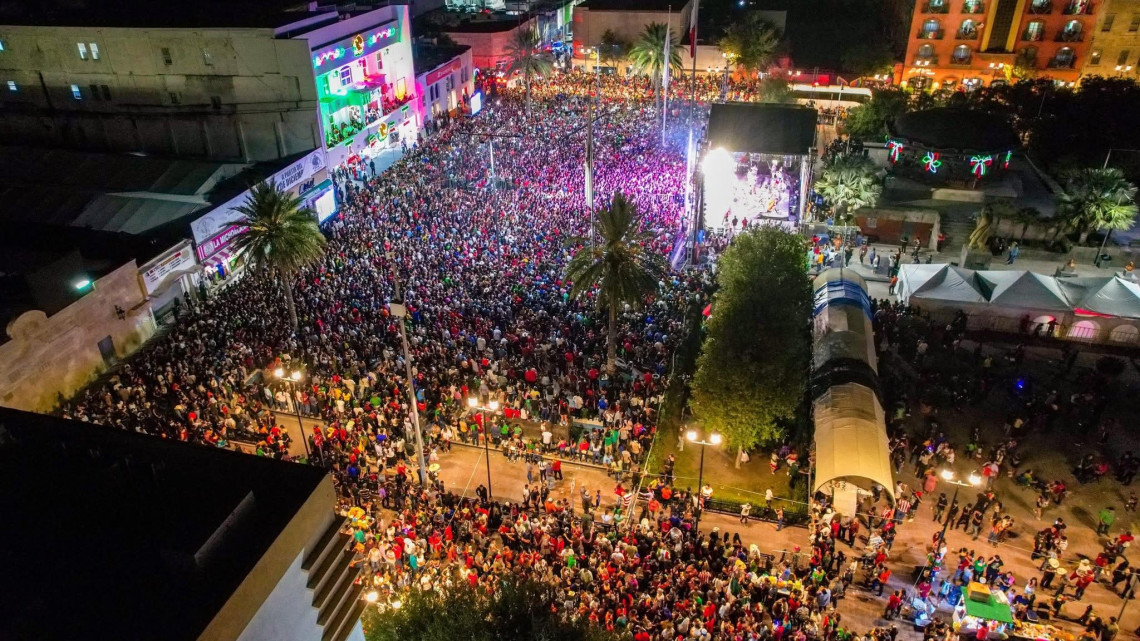 Alcalde Carlos Peña Ortiz da el tradicional Grito de Independencia