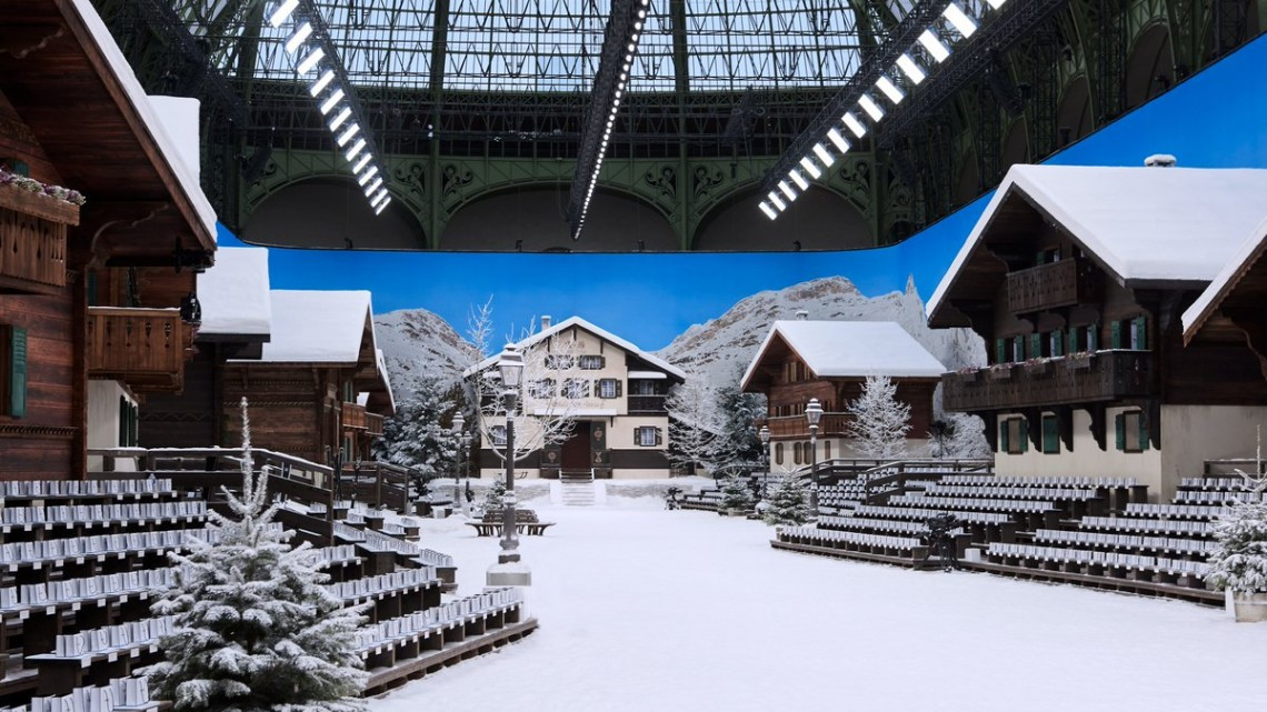 Chanel rinde homenaje a Karl Lagerfeld en su desfile