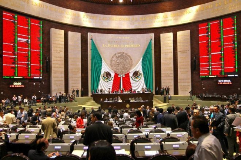 Lanzan perredistas 'Frente legislativo contra el 'gasolinazo'
