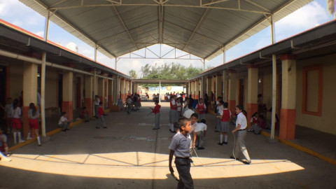 Padres de familia repararán barda de primaria