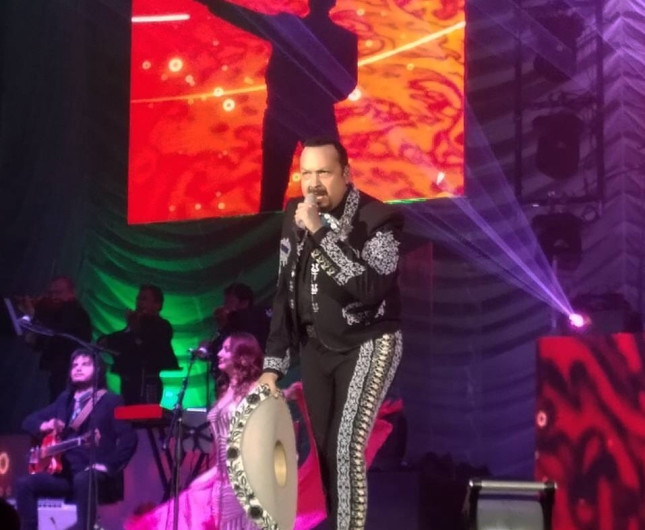 Se presenta con éxito Pepe Aguilar en el STATE FARM