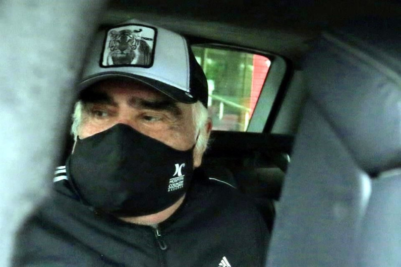 Vicente Fernández sale del hospital tras ser internado 
