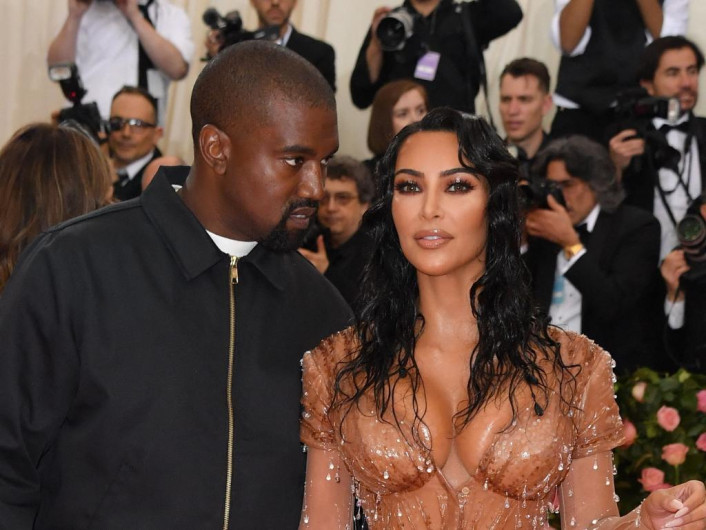 Kim Kardashian solicita oficialmente divorcio a Kanye West