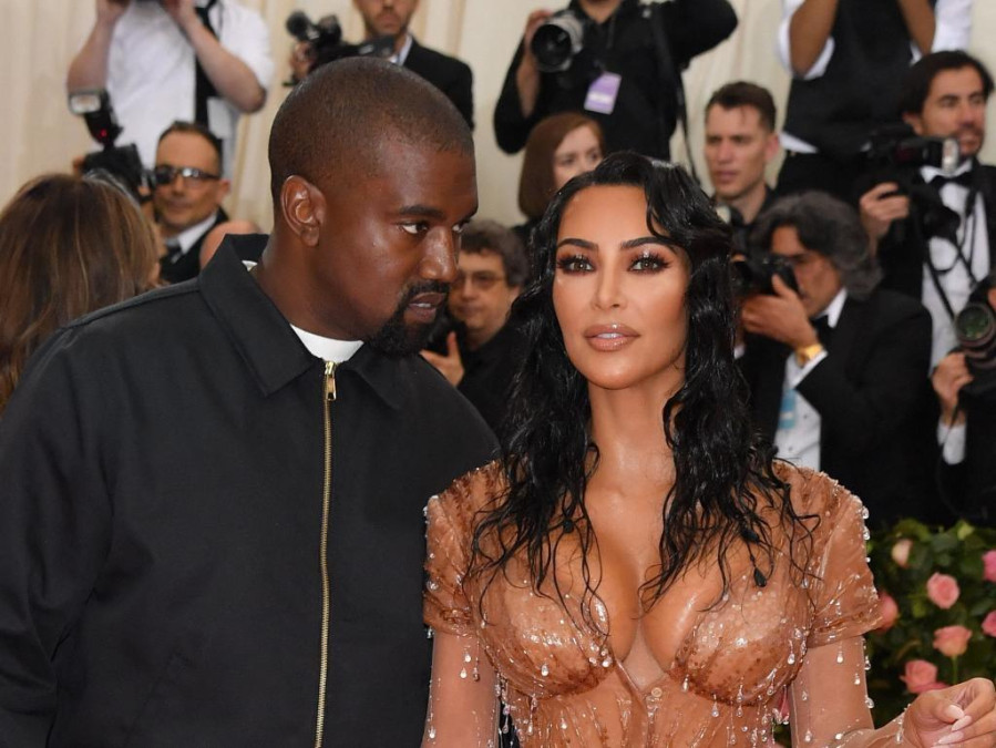 Kim Kardashian solicita oficialmente divorcio a Kanye West