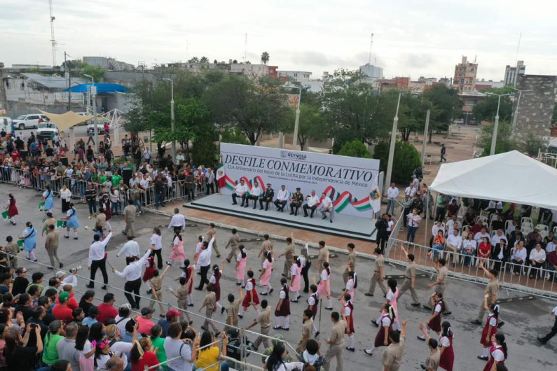 Más de 5 Mil personas disfrutaron el Desfile Conmemorativo del 214 Aniversario del Inicio de la Lucha por la Independencia de México 