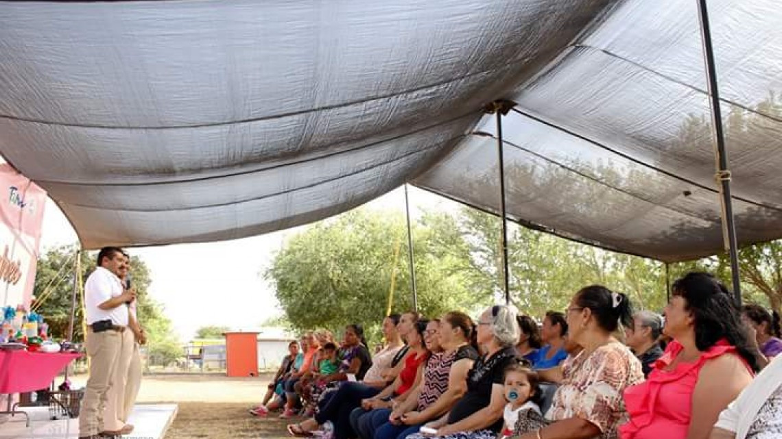 Ayuntamiento festeja a madres de Aquiles Serdán