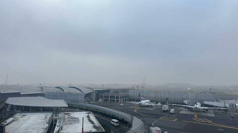 Piloto retiene avión con pasajeros a bordo en el AICM